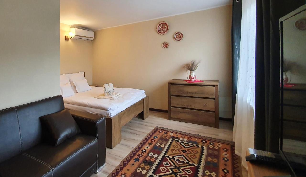 Casa Romaneasca Curtea de Argeş Екстериор снимка