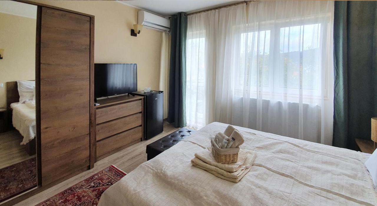 Casa Romaneasca Curtea de Argeş Екстериор снимка