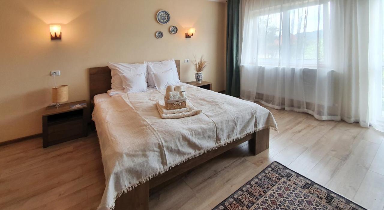 Casa Romaneasca Curtea de Argeş Екстериор снимка